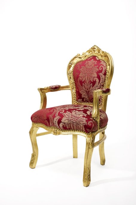 Chaise rouge avec accoudoirs